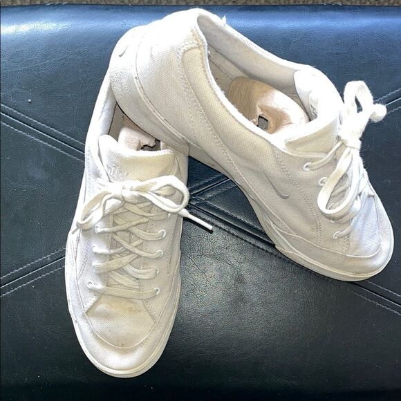 WOMEN’S CANVAS NIKE PLATFORM SHOES SIZE 11/ EURO 43 - Picture 1 of 8